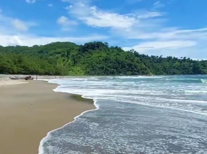 Penampakan pantai Jolosutro Blitar