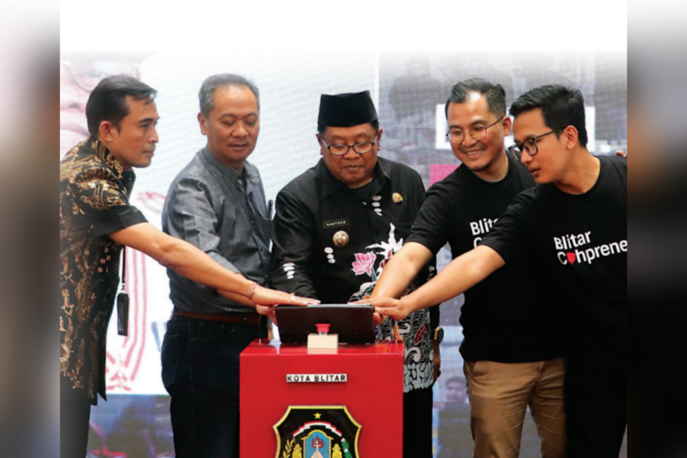 SINERGI: Wali Kota Blitar Santoso didampingi Ketua DPRD Kota Blitar, Kepala Disperindag serta perwakilan HIPMI Kota Blitar dan Jagoan Indonesia meresmikan Blitar CahPreneur di lantai 2 Pasar Legi
