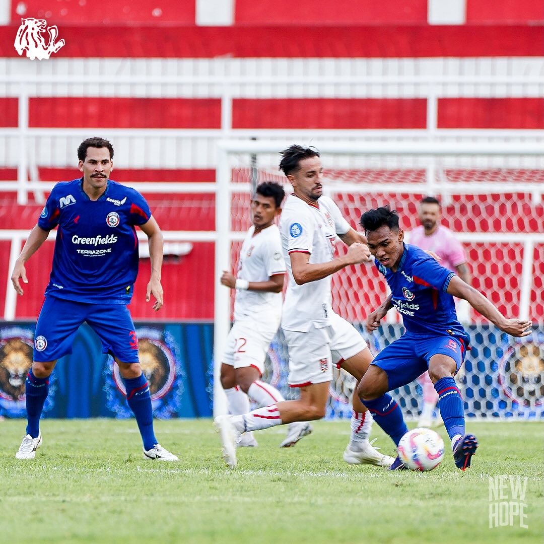 Arema FC berhasil memenangkan laga melawan Malut United di Liga 1 pada Sabtu (19/10/2024)