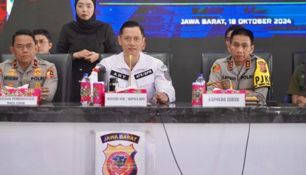 Di hari kerja terakhirnya dalam Kabinet Indonesia Maju, Menteri Agraria dan Tata Ruang/Kepala Badan Pertanahan Nasional (ATR/BPN), Agus Harimurti Yudhoyono (AHY) mengungkap kasus mafia tanah