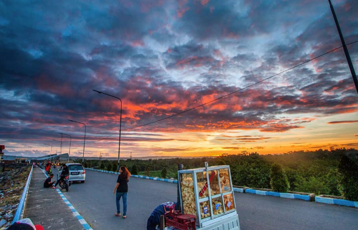 Indahnya Pemandangan Senja di Bendungan Wlingi Raya, Blitar