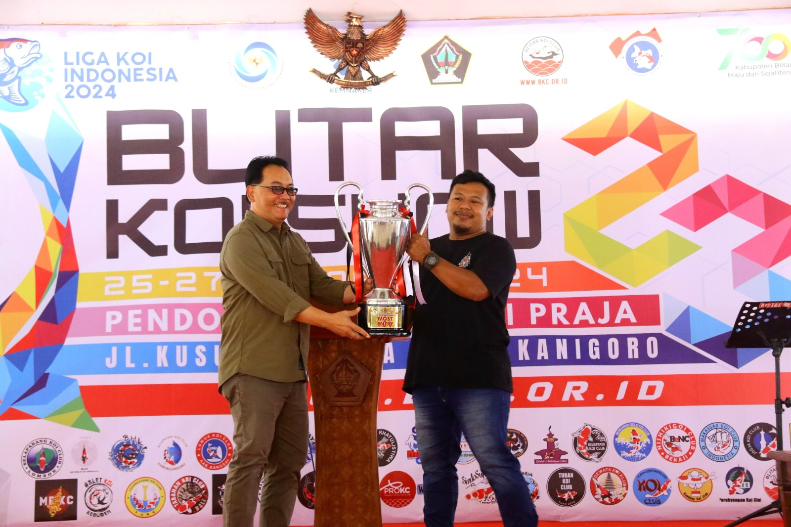 Koi Show Ke-23 tahun 2024 bukan sekadar ajang silaturahmi pencinta koi di tanah air. Sebaliknya, event nasional ini menjadi sarana pendukung untuk peningkatan ekonomi yang nyata kepada pelaku usaha ik