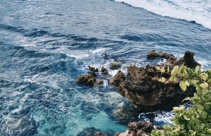Pesona Pantai Pasetran Gondo Mayit
