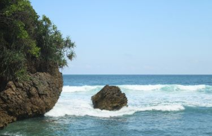 Pantai Gondo Mayit Blitar