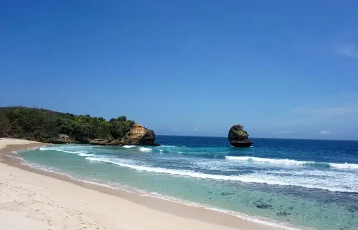 Mitos Pantai Pudak, Cerita Rakyat dan Kepercayaan yang Menghiasi Keindahan Alam