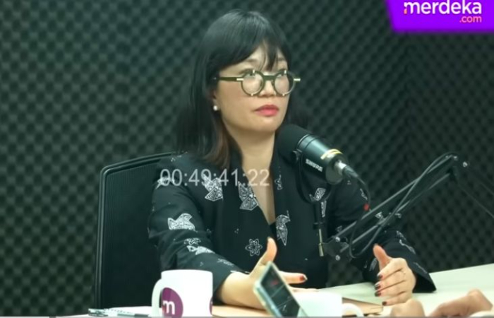 Proff. Stella Christie Saat Podcast di Akun Youtube MerdekaDotCom.