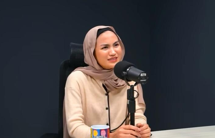 Xaviera Putri Saat Podcast di Akun Youtube Raditya Dika