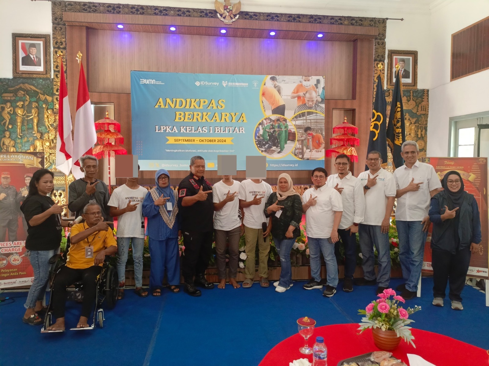 ILMU BERMANFAAT: Perwakilan anak binaan, orang tua, LPKA Kelas 1 Blitar, IDSurvey, dan ESQ Kemanusiaan, dalam seremoni penutupan Program Andikpas Berkarya, pada Rabu (30/10).