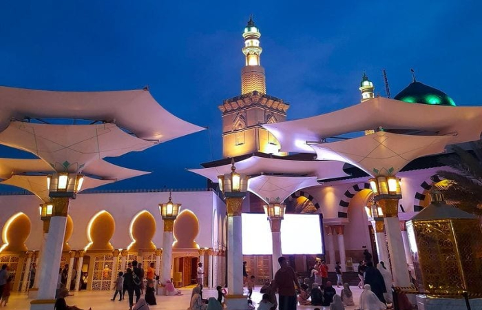Wisata : Keindahan Masjid Ar Rahman di malam hari