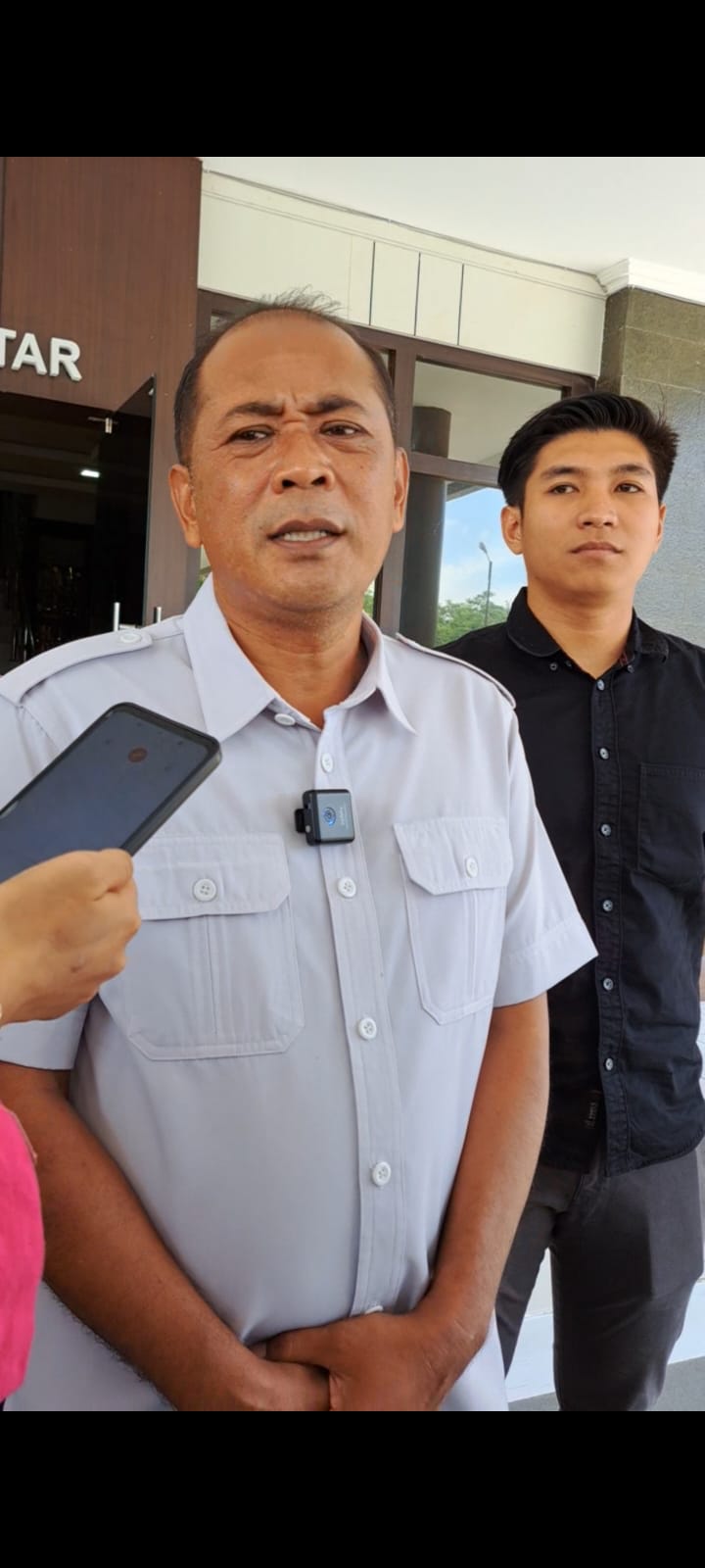 Kepala Satreskrim Polres Blitar, AKP Momon Suwito saat memberikan keterangan pers terkait kasus video asusila di Blitar