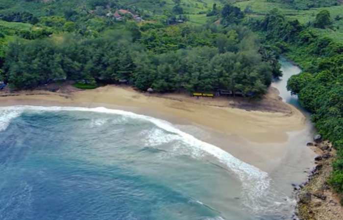Keajaiban Tersembunyi Pantai Pangi
