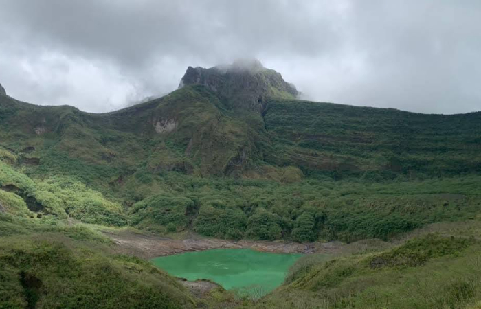 Kawah Gunung Kelud merupakan  spot wisata Gunung Kelud