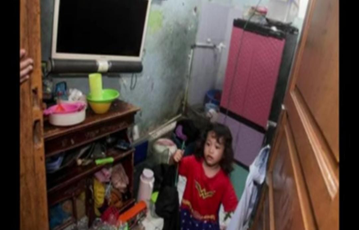 Tangkapan layar : salah satu cucu Nenek Hasna yang menempati rumah berukuran 2x3 meter