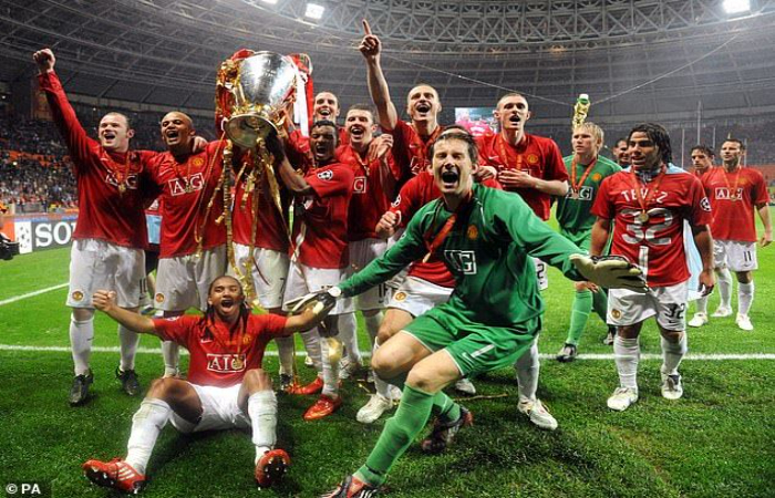 Ruud van Nistelrooy, legenda sepak bola Belanda, memberikan komentarnya setelah pertandingan antara Manchester United dan PAOK Thessaloniki di Liga Europa.