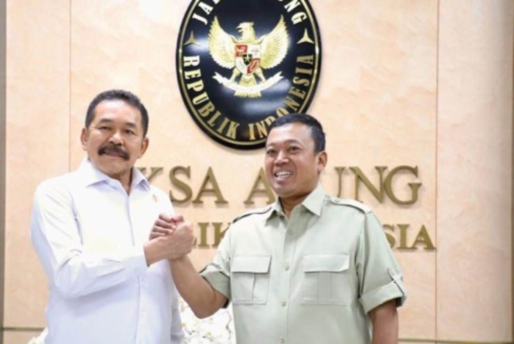 Menteri ATR/Kepala BPN, Nusron Wahid usai bertemu dengan Jaksa Agung, Sanitiar Burhanuddin di Kantor Kejaksaan Agung Republik Indonesia, Jakarta pada Kamis (31/10/2024).