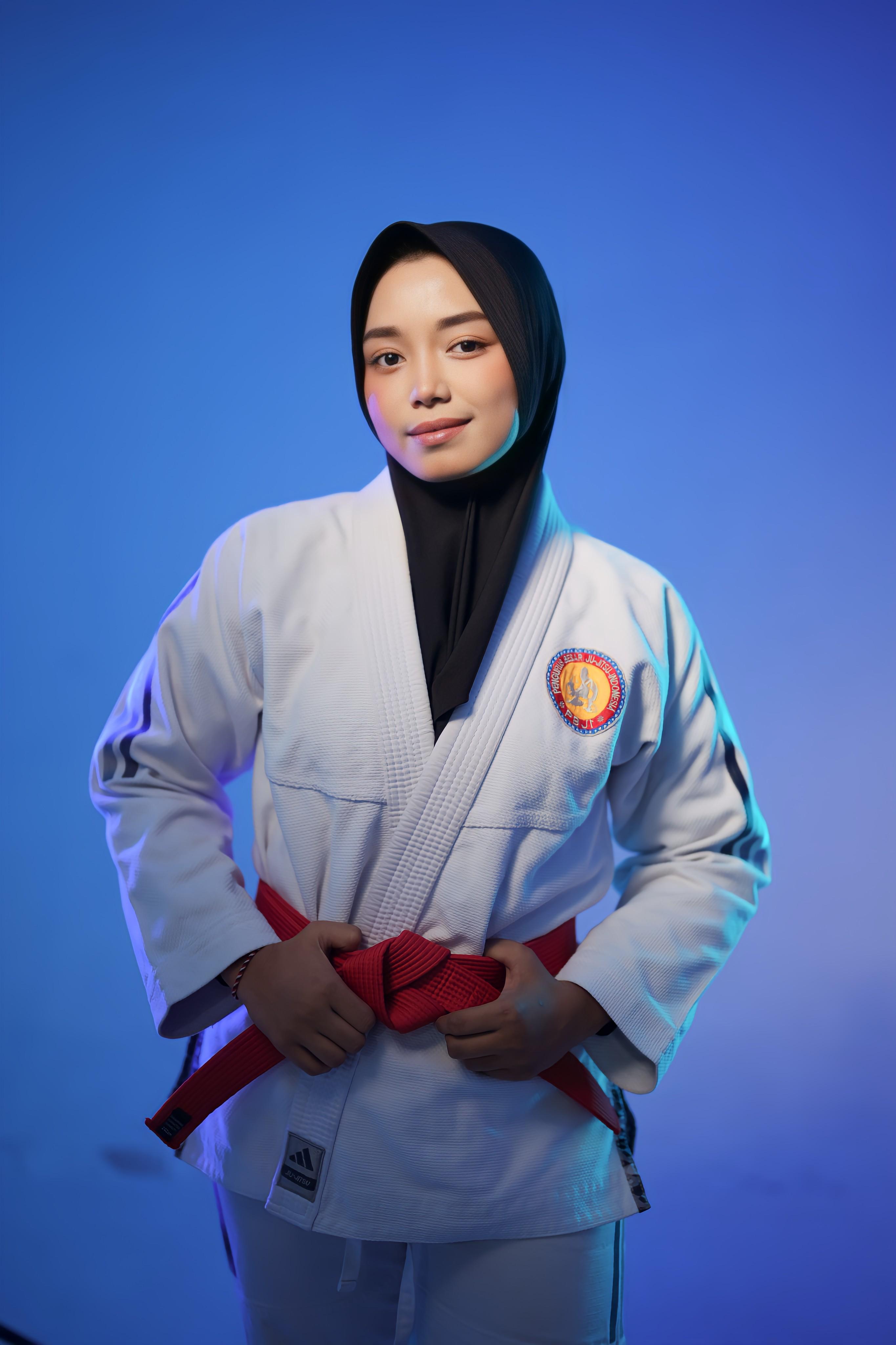TANGGUH: Atika dalam balutan Gi JiuJitsu sebelum terjun dalam pertandingan beberapa waktu lalu.