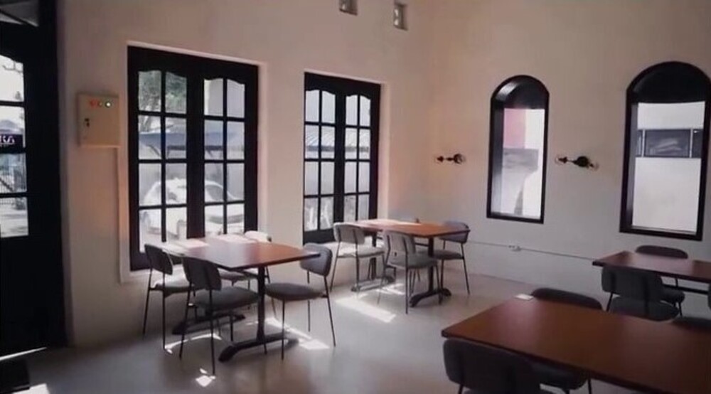 Mata Hati Cafe Blitar mengusung konsep minimalis yang mampu menghadirkan ketenangan