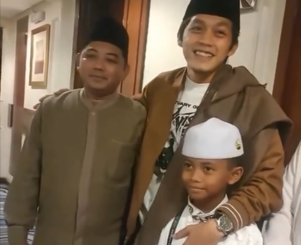 Gus Iqdam mempertemukan Arya dan ayahnya di Madinah pada Sabtu (9/11/2024)