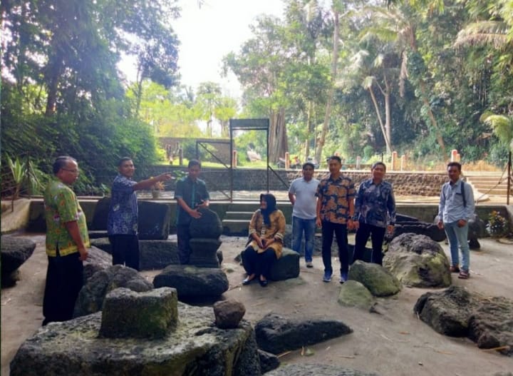 MISTERI: Situs Arca Warak di Desa Modangan, Kecamatan Nglegok, dulu diperkirakan sebagai tempat petirtaan.