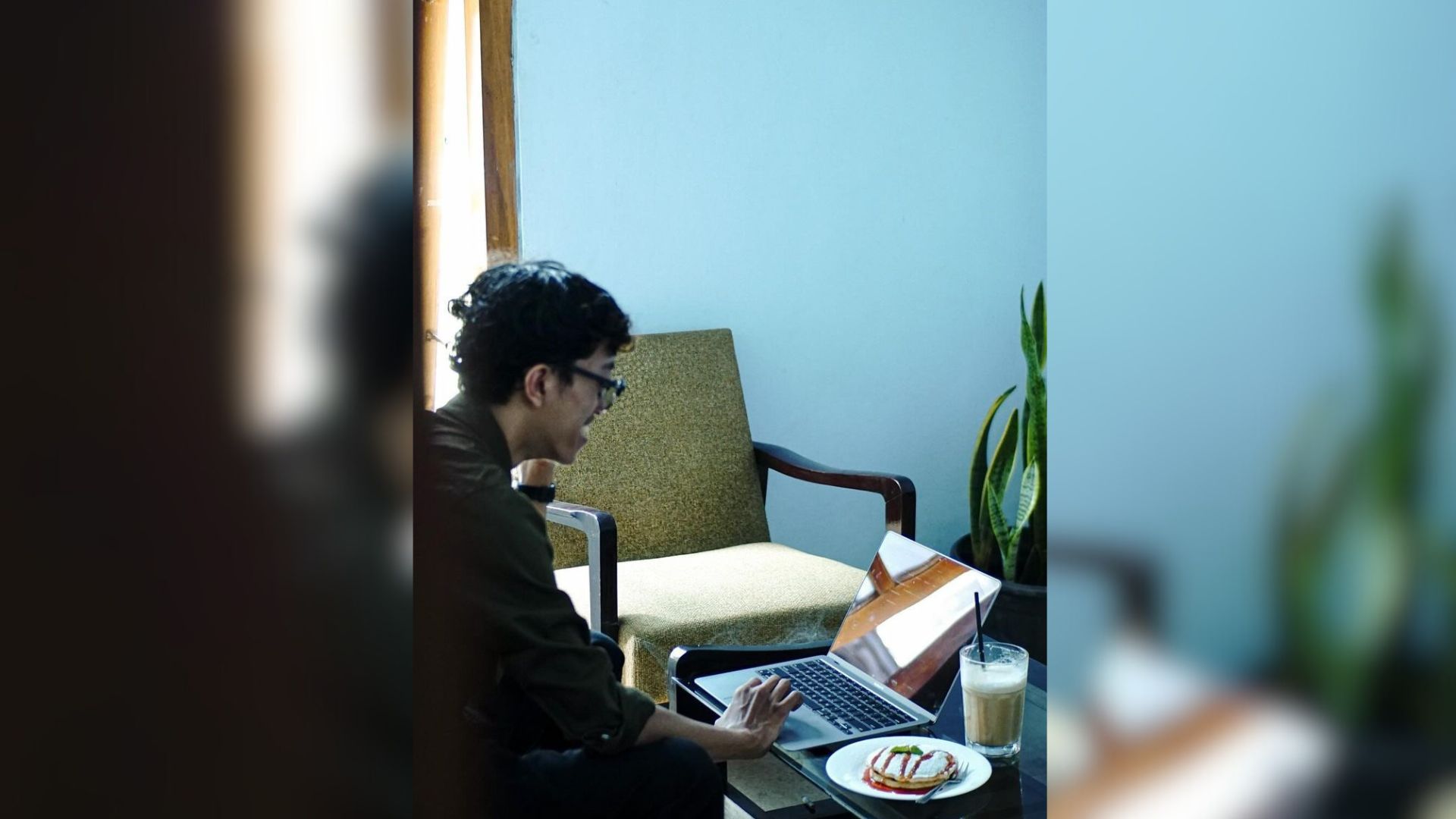 NYAMAN: Pengunjung Makano Resto sedang menikmati sajian menu terbaik dengan tempat yang nyaman.