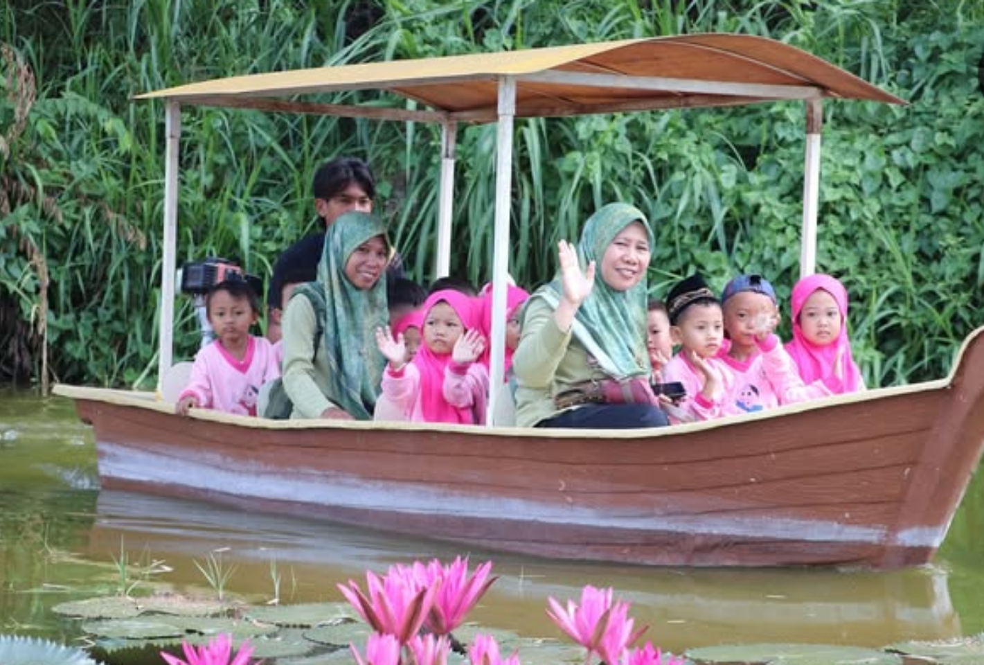 GEMBIRA: Para siswa TK sangat aktif ketika mengikuti wahana edukasi di Fish Garden beberapa waktu lalu.