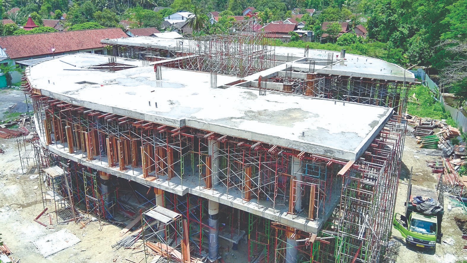 SEPI: Kondisi  gedung  Perpustakaan  Daerah  Kabupaten  Blitar saat  proses  pembangunan.