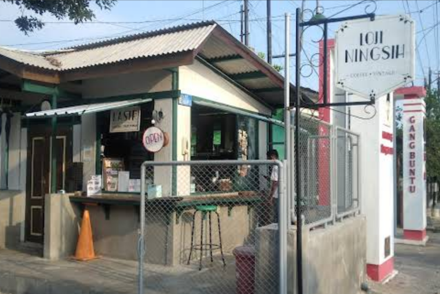 Tampak luar kedai kopi loji ningsih