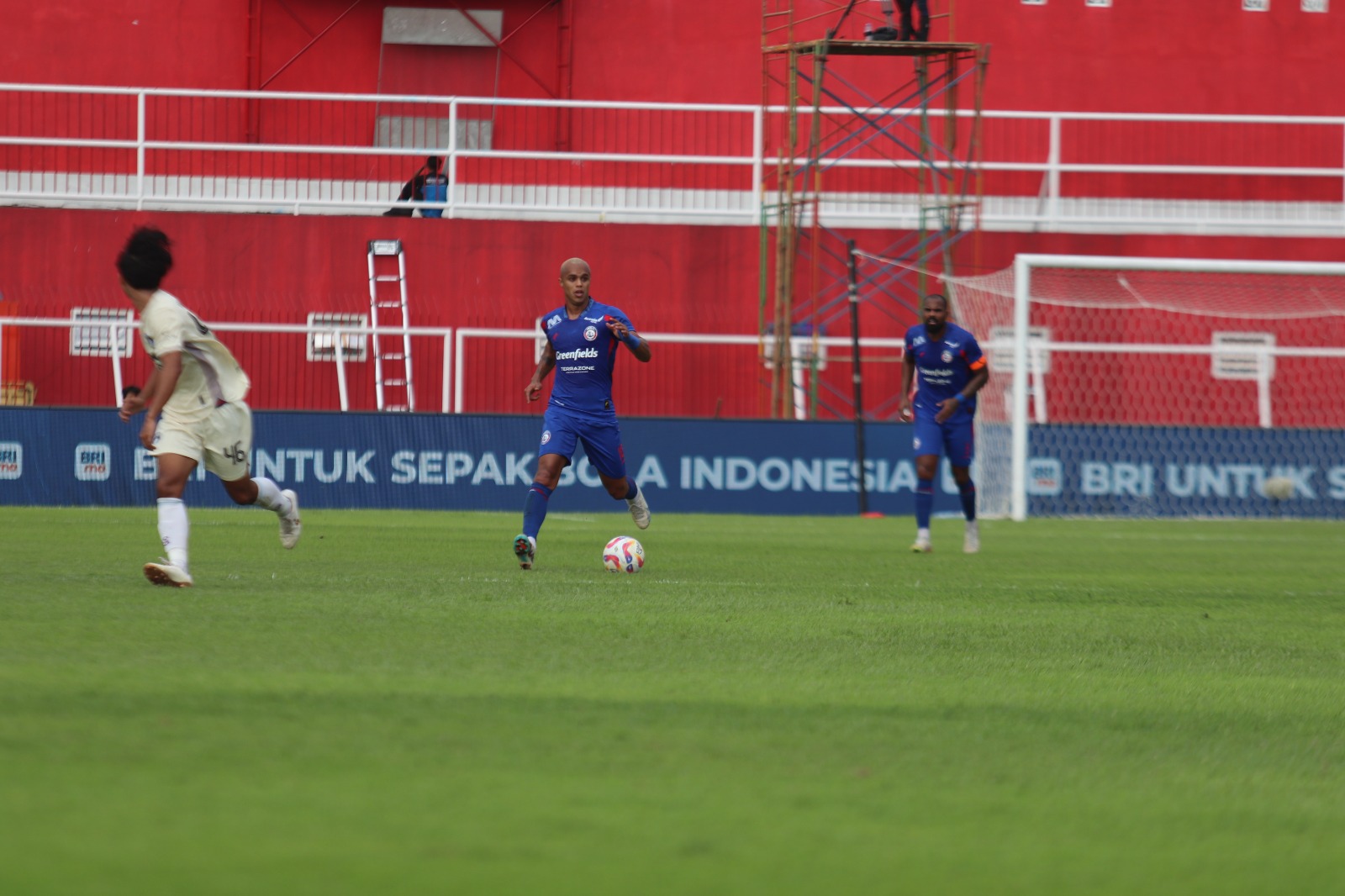 NGOTOT:  William Marcilio  harus buktikan  julukan  raja assist  saat bersua  Persebaya.