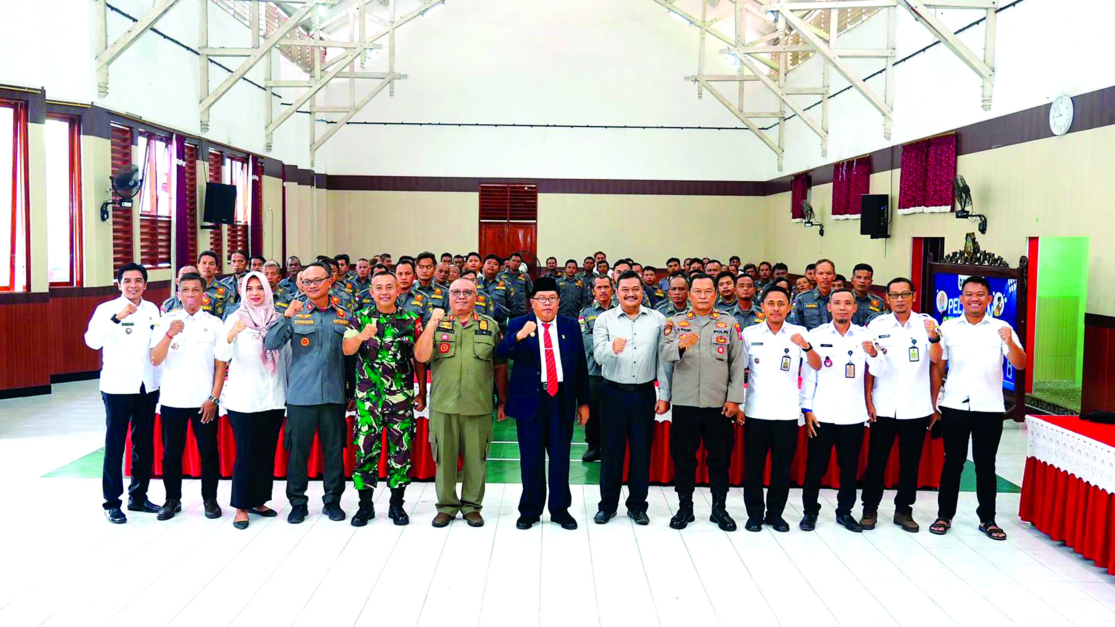 Satpol PP Kota Blitar selaku pembina linmas memberikan apresiasi kepada seluruh petugas linmas yang sudah bekerja dan berupaya menjaga proses demokrasi bisa berjalan dengan aman dan lancar