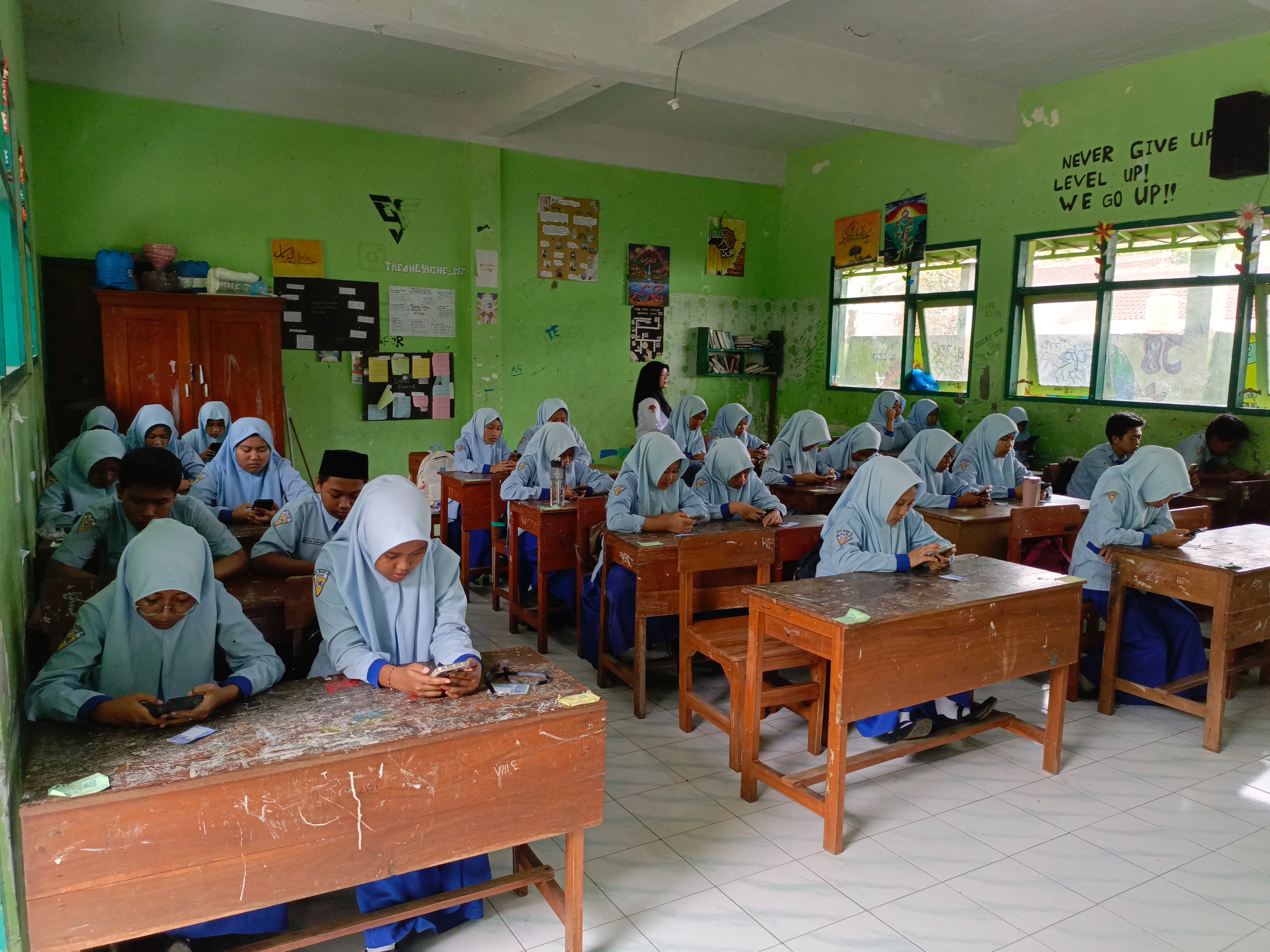 ANTUSIAS: Babak penyisihan Radar Blitar Genza Olympiad di MTsN 8 Blitar, pada Senin (9/12) lalu.