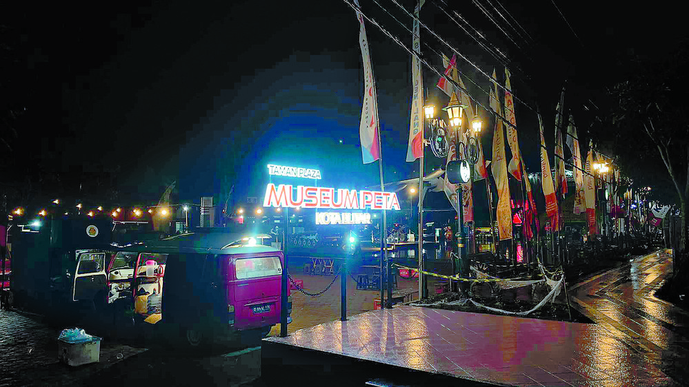 MENYALA: Berbagai fasilitas telah ditambahkan dalam pembangunan tahap pertama Taman Plaza Museum PETA yang baru saja rampung.