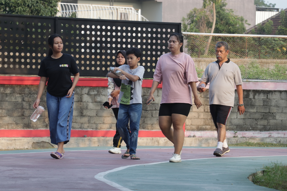 AKTIF GERAK: Jalan kaki atau jogging bisa menjadi menu olahraga saat berpuasa.