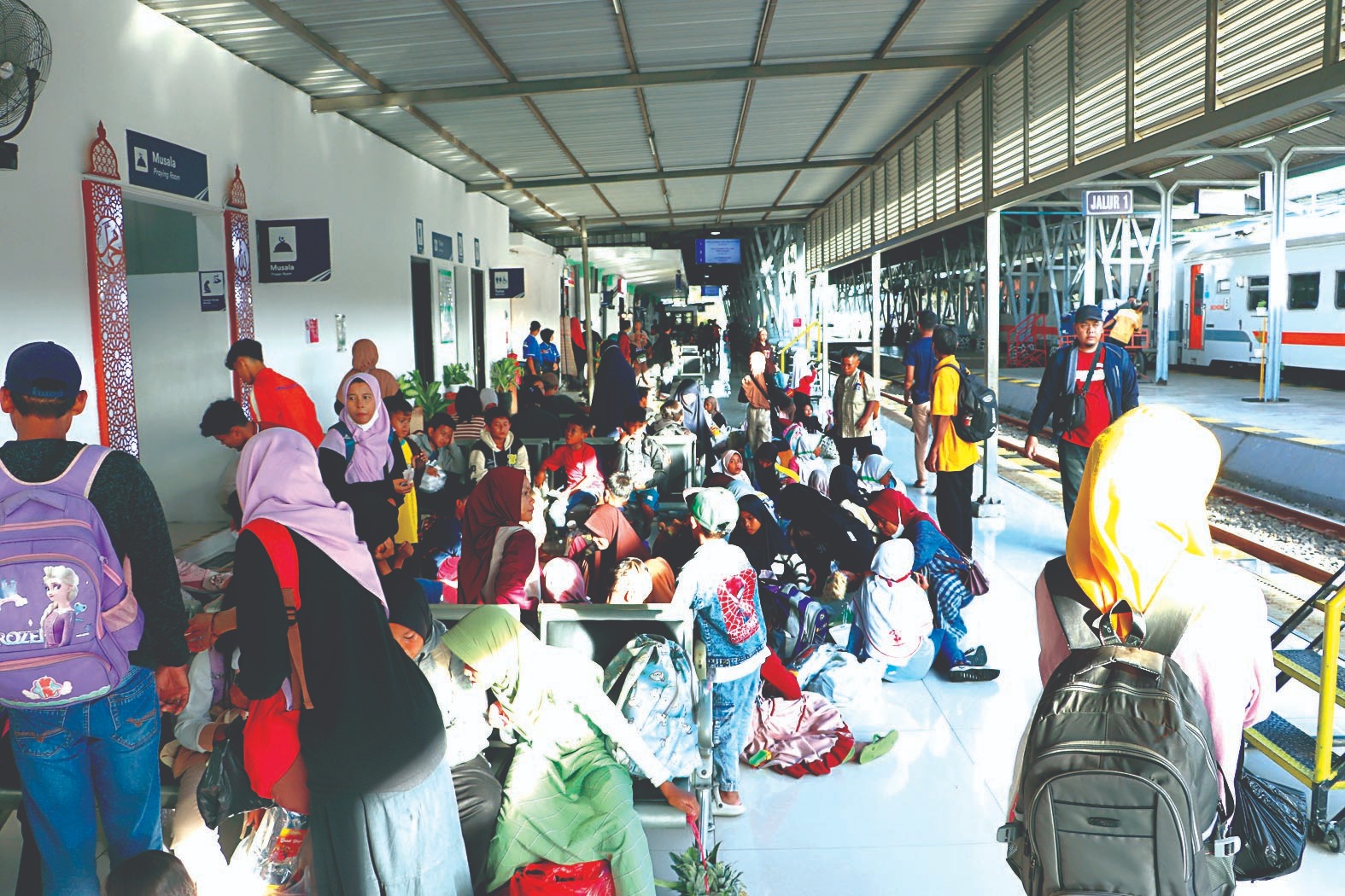 PENUMPANG NATARU MULAI MENINGKAT: Daop 7 Madiun menyiapkan layanan posko kesehatan untuk penumpang guna cek kesehatan secara gratis.