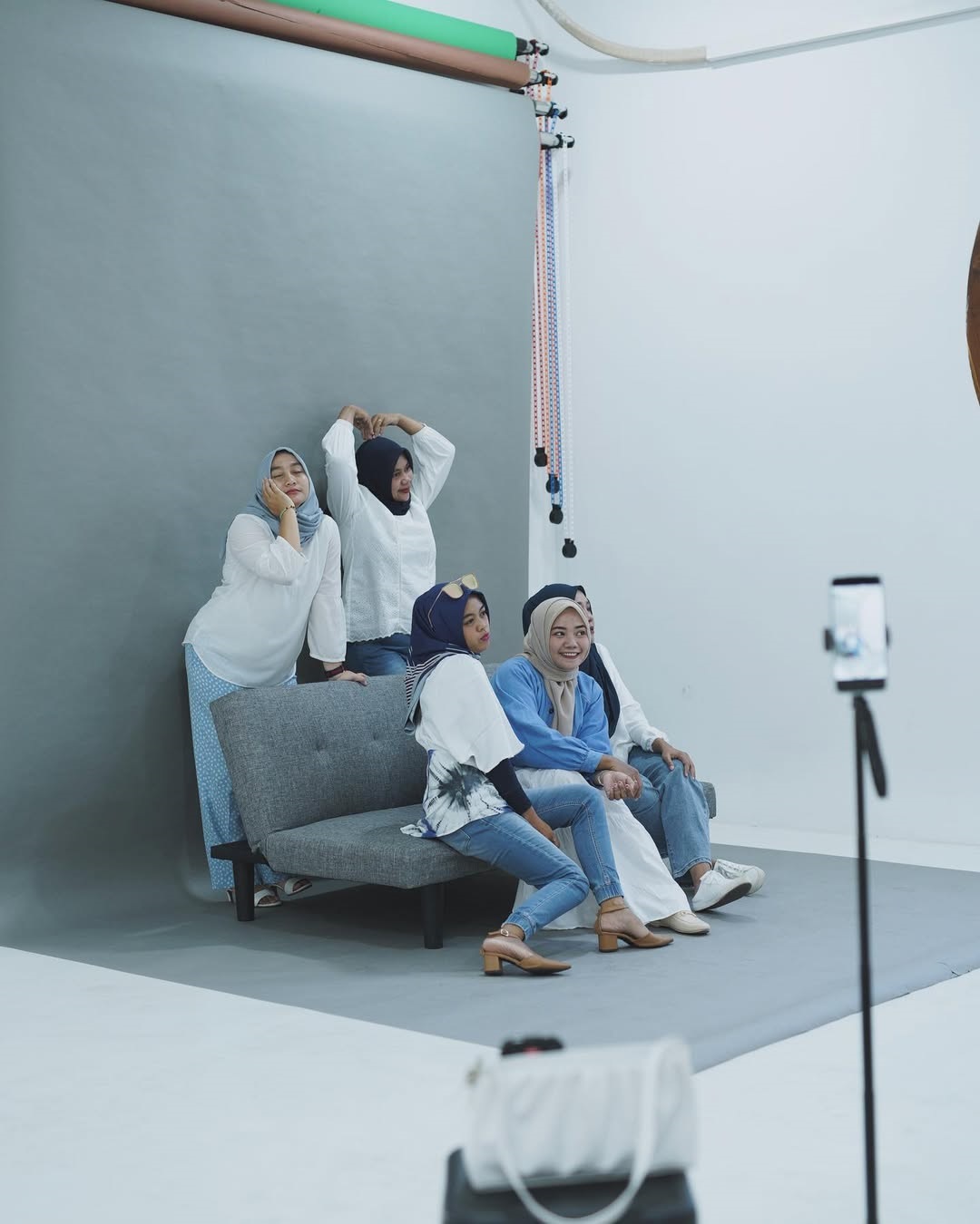 BERKREASI: Layanan studio foto modern yang semakin diminati dengan berbagai fasilitasnya.
