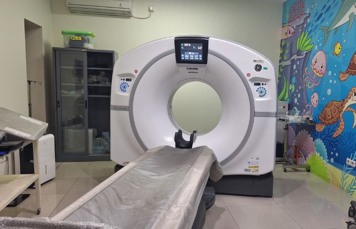 Ilustrasi alat CT Scan yang berkaitan erat dengan radiografer.