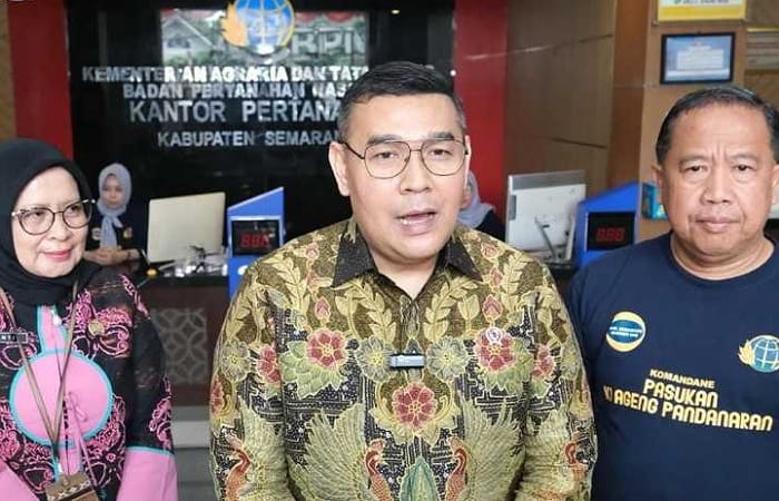 Wakil Menteri ATR/Wakil Kepala BPN, Ossy Dermawan saat berkunjung ke Kantor Pertanahan (Kantah) Kabupaten Semarang pada Jumat (03/01/2025).