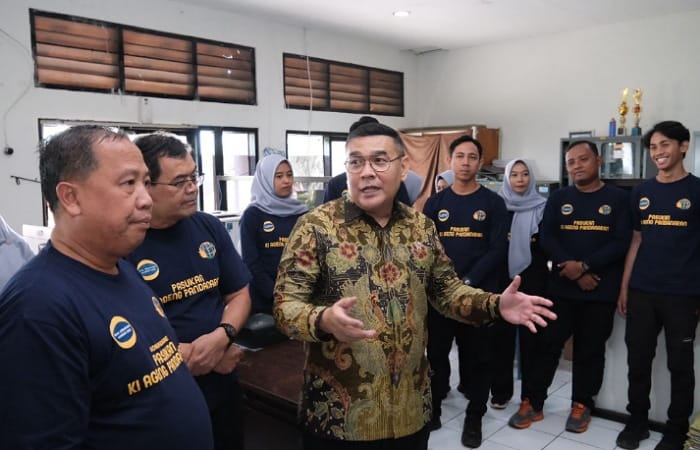 Wakil Menteri ATR/Wakil Kepala BPN, Ossy Dermawan (baju batik)./Foto Istimewa/Humas Kementerian ATR/BPN