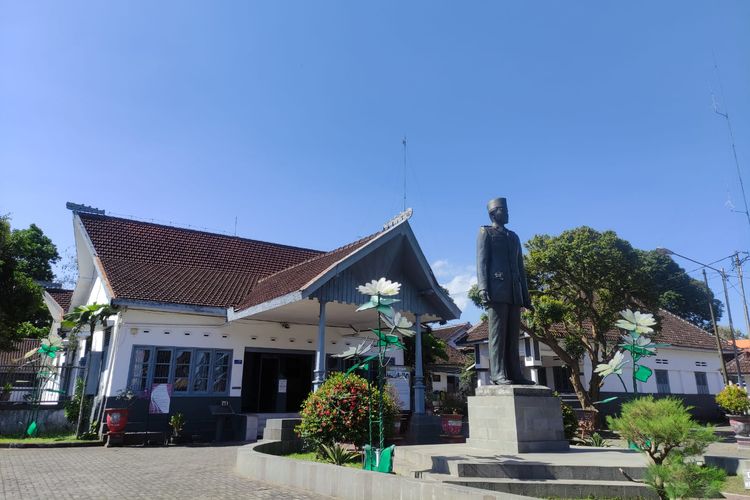 Istana Gebang di Blitar, Rumah Bung Karno saat masa remaja.