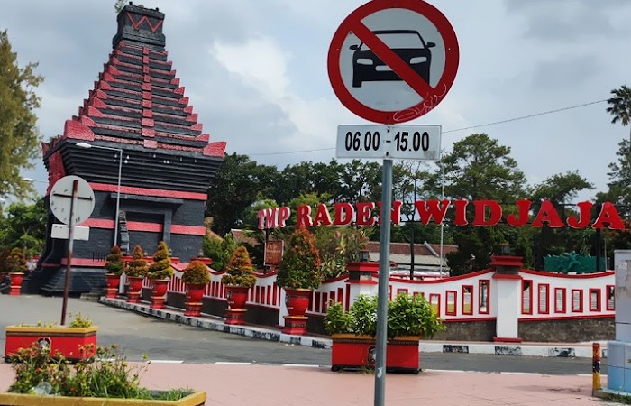 Taman makam pahlawan Raden Wijaya (kota Blitar)