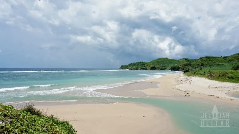 Gambar 1: Pantai Semur Gemuling, Blitar (foto by Jelajah Blitar)