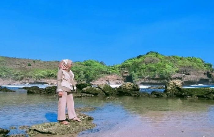 Gambar 4 : Pantai Keben di Blitar Jawa Timur (Foto/Instagram/vielya)