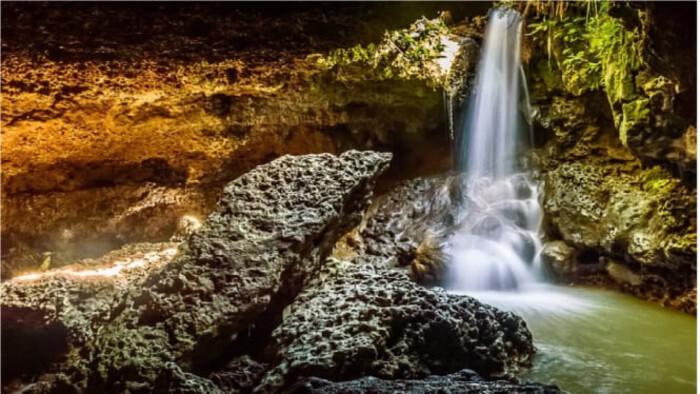 Gambar 3:surga tersembunyi Goa Luweng, Blitar