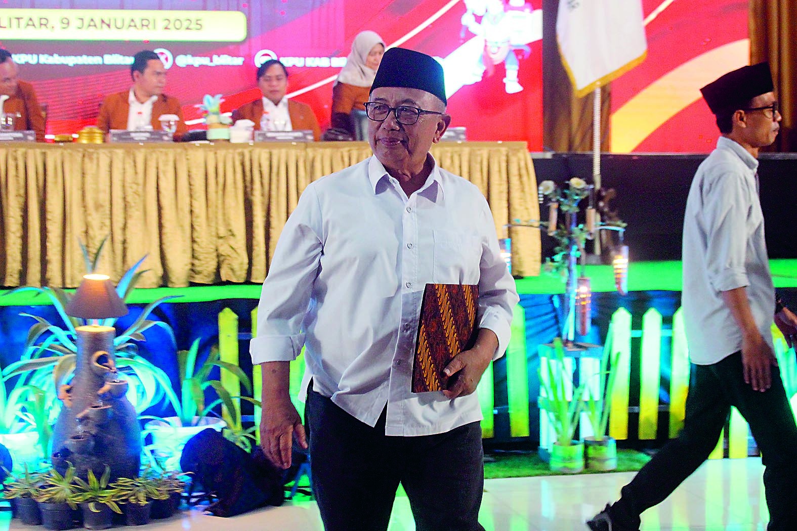 RANGKUL SEMUA KALANGAN: Bupati Blitar terpilih Rijanto usai ditetapkan KPU Kabupaten Blitar sebagai Bupati Blitar, Kamis (9/1/2025).