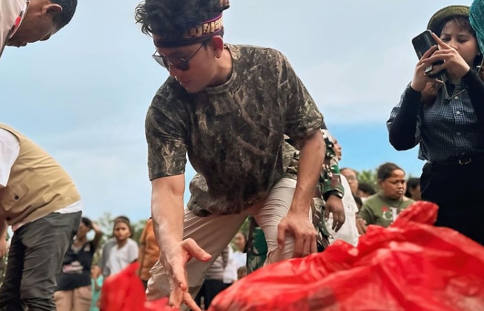 Denny Sumargo salurkan bantuan untuk korban NTT