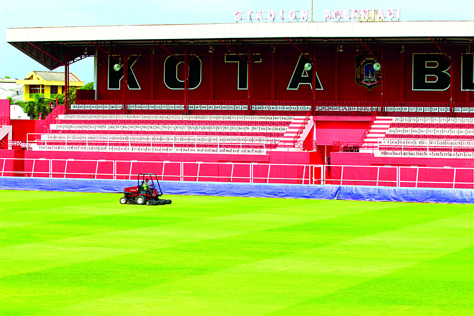 KUALITAS NASIONAL: Pemandangan rumput Stadion Soeprijadi pasca diperbaiki pada Oktober 2024 lalu.