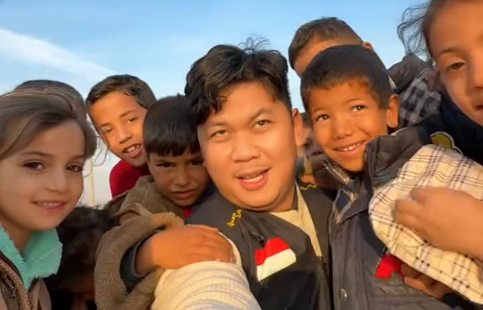 Potret anak-anak palestina yang bermain penuh rasa suka cita bersama relawan dari Indonesia