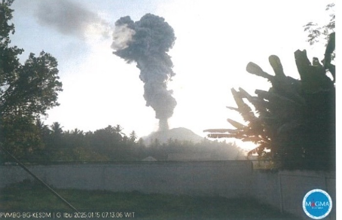 Potret erupsi Gunung Ibu oleh Pusat Vulkanologi dan Mitigasi Bencana Geologi