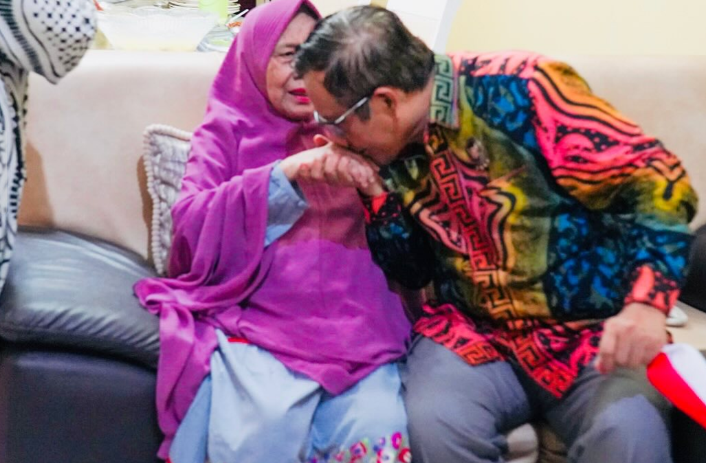 Turut Berdukacita Kepergian Ibunda Mahfud MD