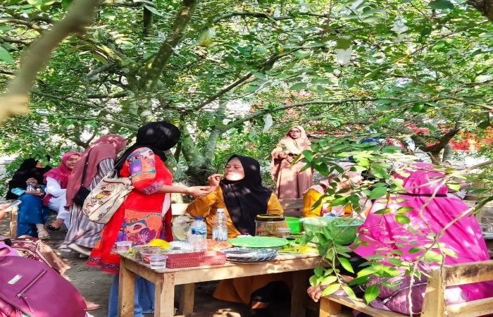 POTENSI: Tanaman buah belimbing melimpah di Desa/Kecamatan Ponggok, Kabupaten Blitar, bisa jadi penopang ekonomi warga.