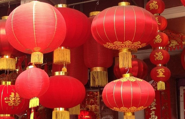 Lampion-lampion kertas berwarna merah icon perayaan imlek